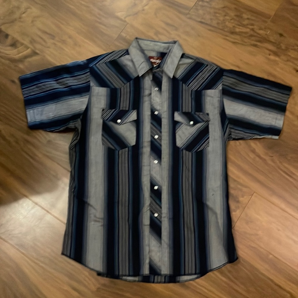 Wrangler short sleeve pearl snap size large